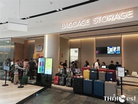 singapore airport bag storage.